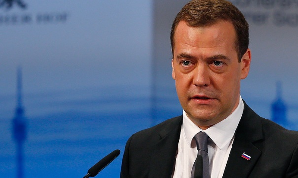 Д.Медведев поддержал инициативу Роспотребнадзора ограничить реализацию непищевой спиртосодержащей продукции