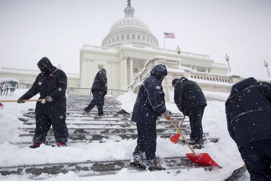 Число погибших от снегопада в США достигло 36 человек