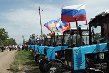 Фермеры Кубани приняли решение продолжить тракторный марш в российскую столицу