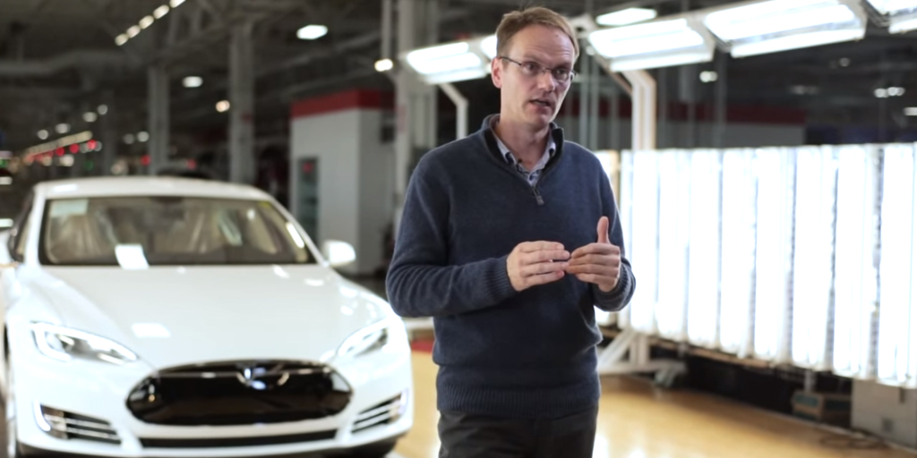 Apple переманила вице-президента Tesla по авто для создания электромобиля
