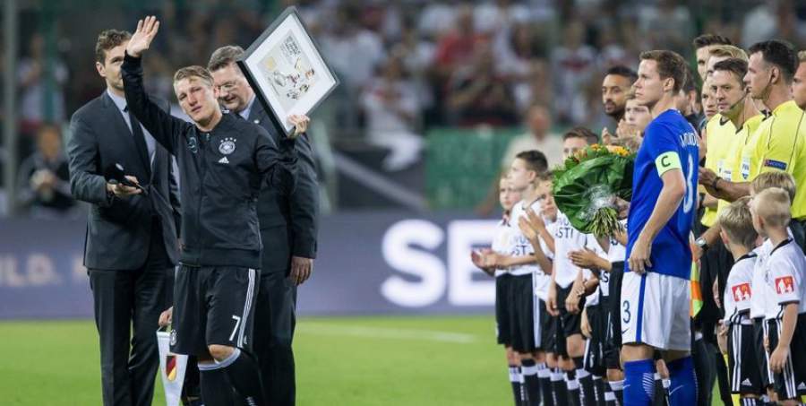 Слезы Швайнштайгера в процессе прощания со сборной Германии