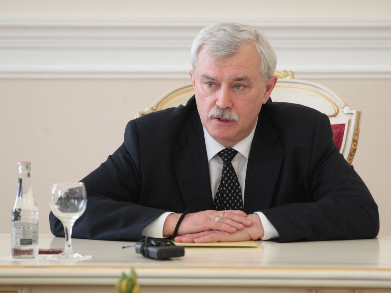 В Кремле обсуждают отставку губернатора Петербурга
