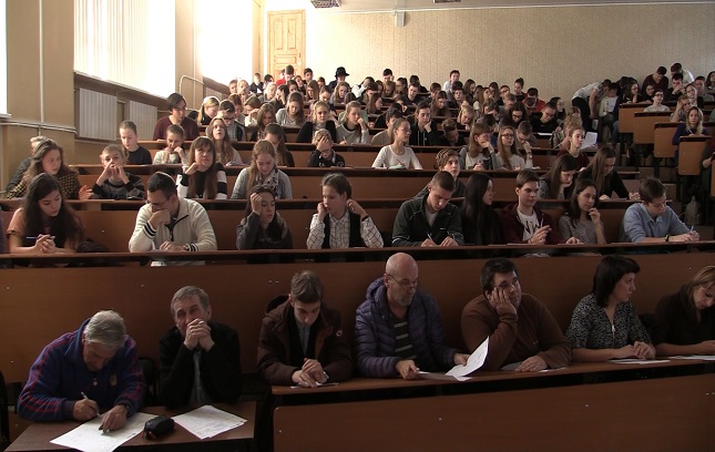 В Мурманской области не менее 300 человек написали Всероссийский географический диктант