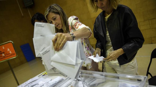 Национальная партия выиграла парламентские выборы в Испании