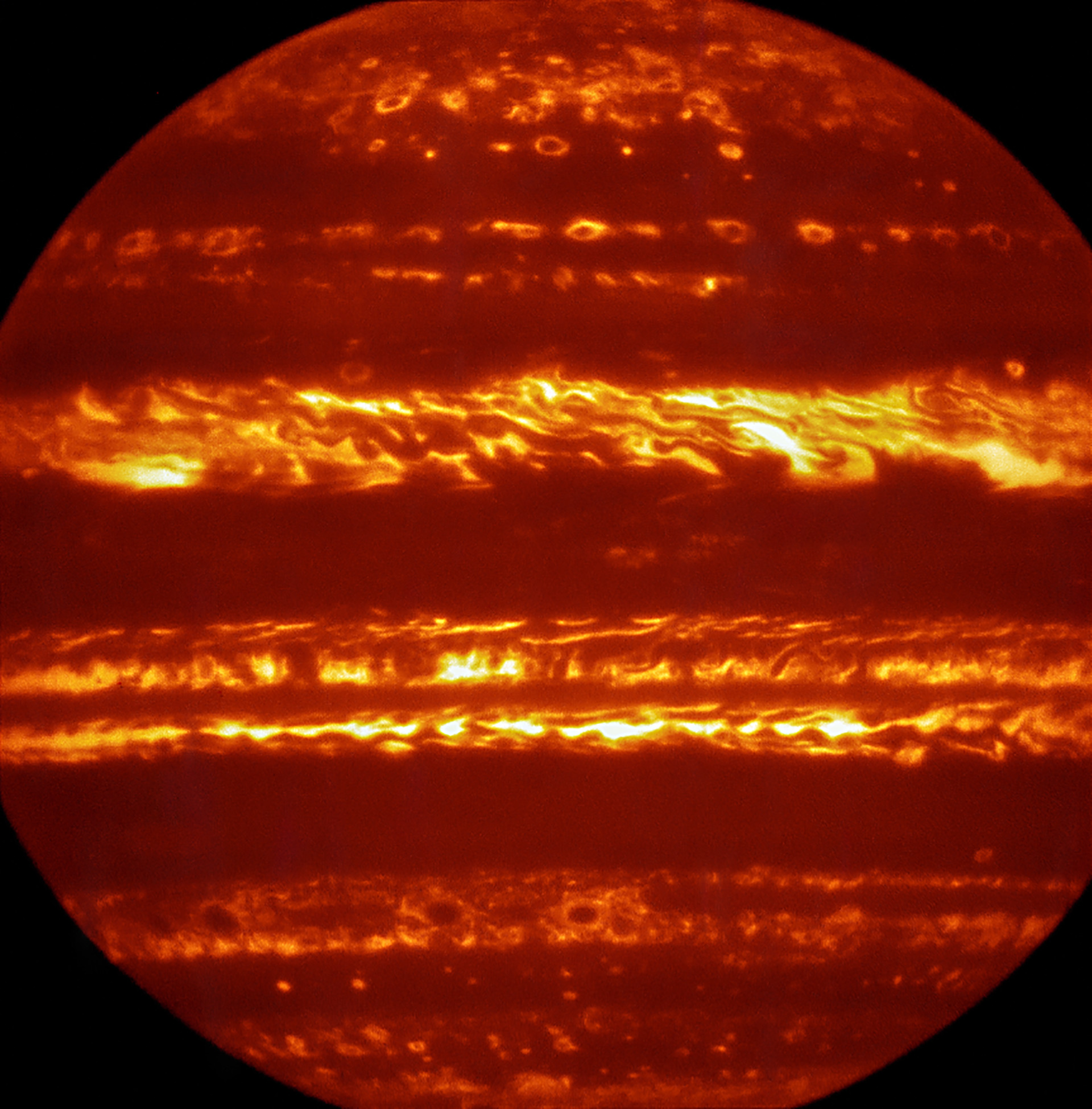 Получены фото Юпитера в сверхвысоком разрешении — Ученые