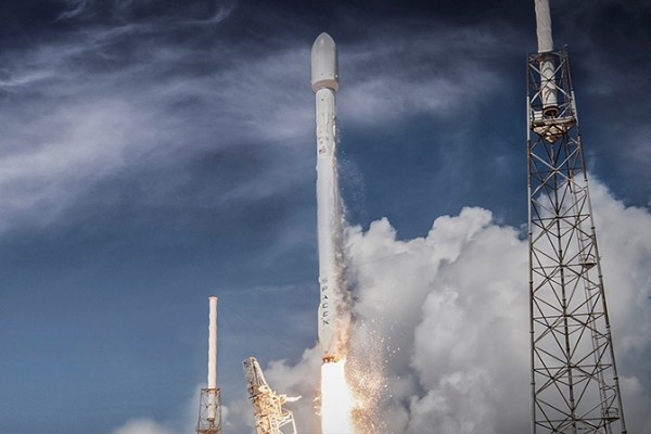 Во Флориде на сутки отложили старт ракеты Falcon 9 со спутником