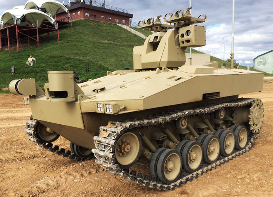 Военным в РФ будет помогать гусеничный робот «Соратник»