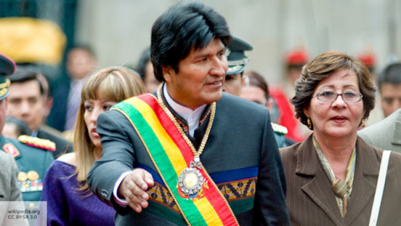 Президент Боливии осудил США за вмешательство во внутренние дела РФ
