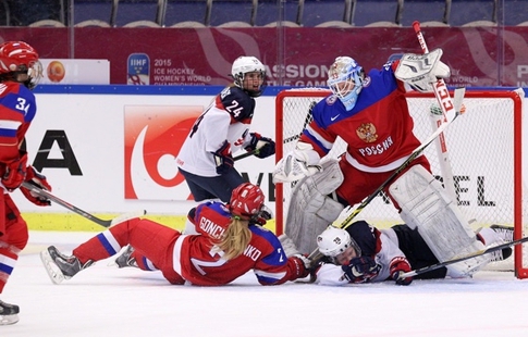 Женский хоккей Россия-Чехия: драка и освистанный гимн