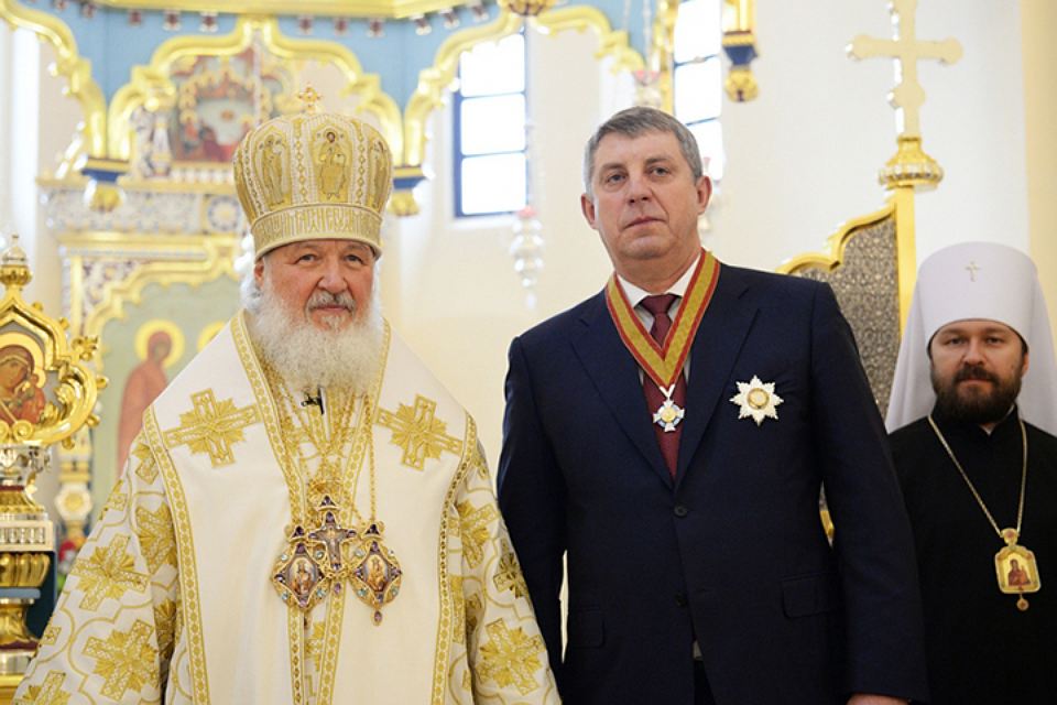 Митрополит Марк отслужил патриарху на освящении храма святого Александра Невского в столице