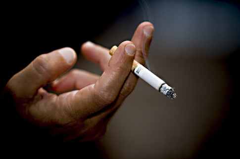 Ученые: Курение изменяет ДНК