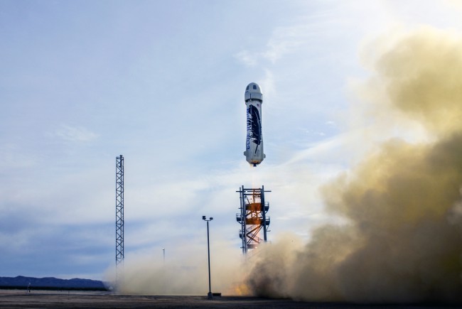 Blue Origin удалось вертикально приземлить ракету