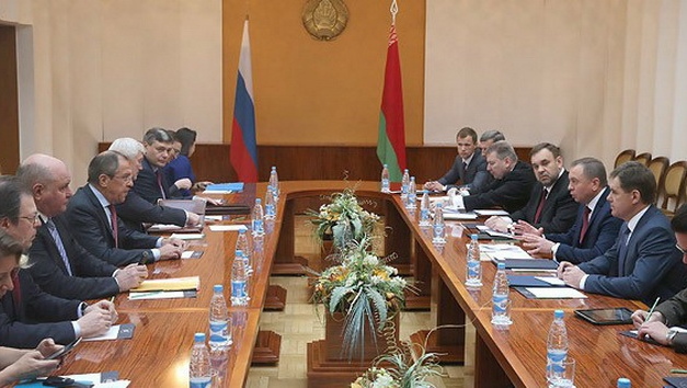 Руководителя МИД РФ и Республики Беларусь проводят встречу в Минске