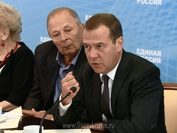 Д. Медведев пояснил пенсионерам выгоду от единовременной выплаты