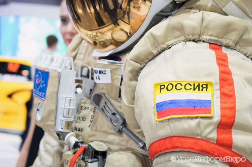 Путин потребовал укрепить российскую группировку космических аппаратов