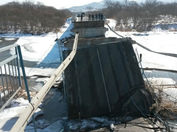 В милиции назвали причину обрушения моста на трассе Владивосток-Находка