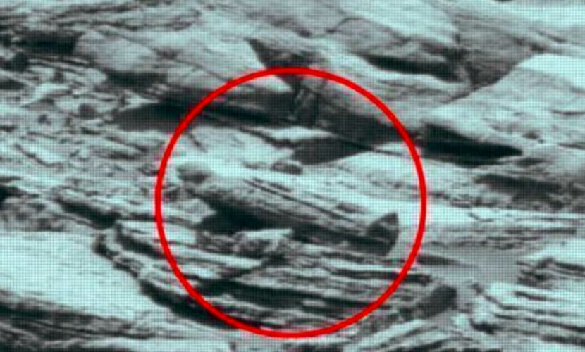 На снимках кометы 67Р (Чурюмова-Герасименко) американский уфолог нашел инопланетный космический корабль