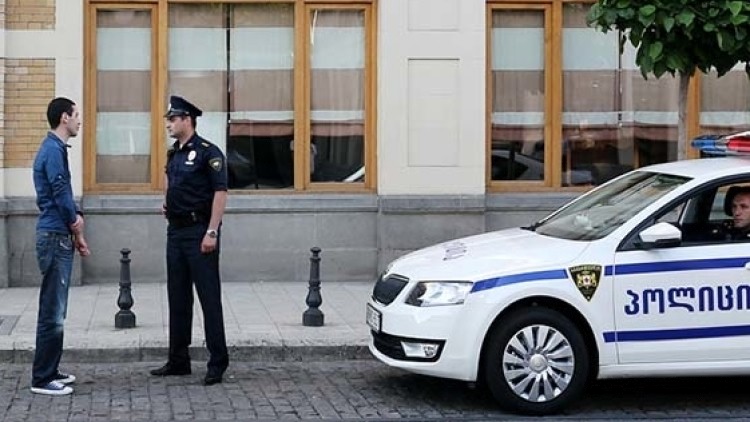 В центре Тбилиси избили гендиректора телекомпании «Рустави 2»