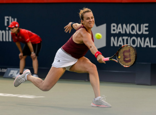 Касаткина вышла в четвертьфинал теннисного турнира в Монреале