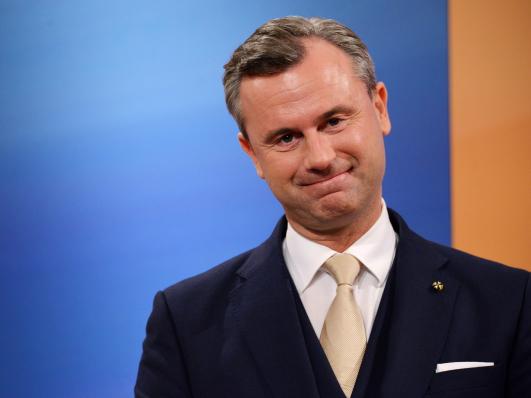 Австрийцы отвергли ультраправого кандидата на выборах президента