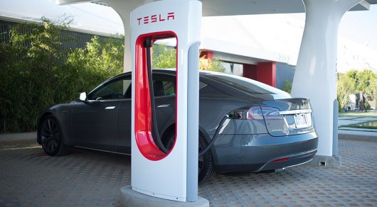 С 2016-м года клиентам Tesla Motors придется заправляться за деньги