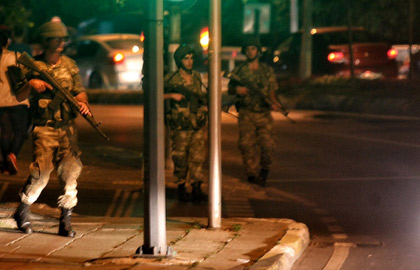 При попытке военного перелома в Анкаре погибли 17 полицейских