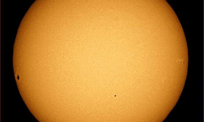 НАСА показало видео транзита Меркурия по диску Солнца