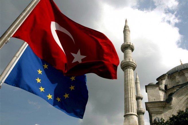 Лидеры стран ЕС обсудят с Турцией ситуацию с беженцами на внеочередном саммите