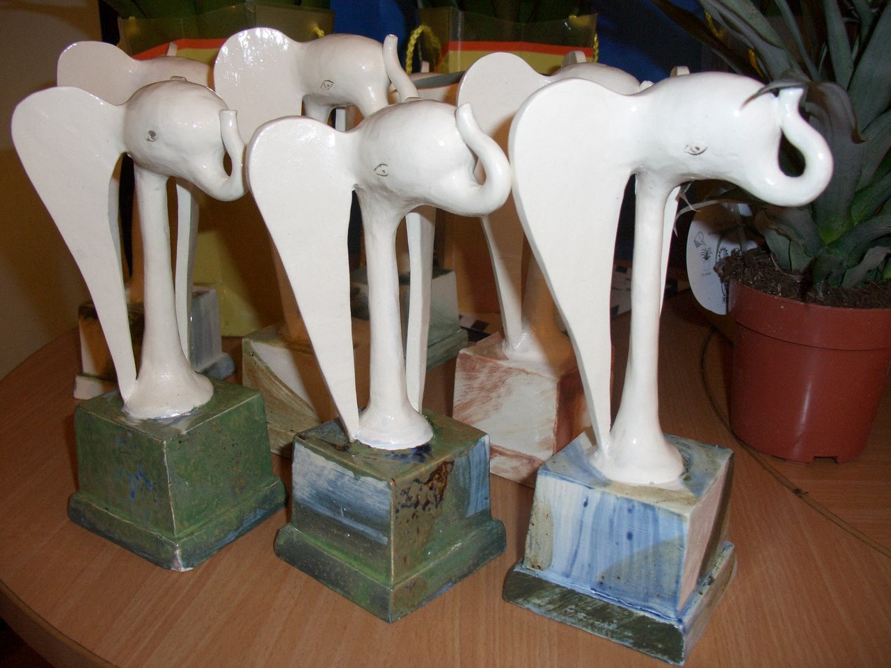 Миндадзе, Бронзит, Чурикова и остальные получили «Белых слонов»