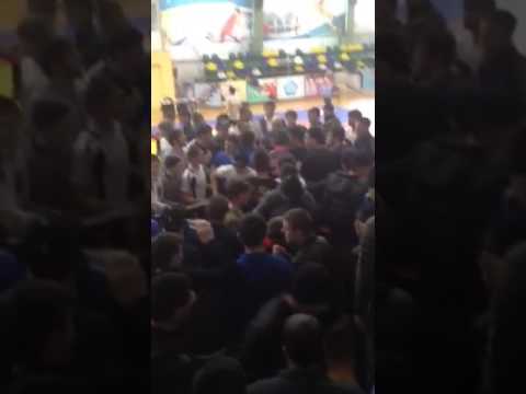 Массовая драка на турнире борцов в Дагестане угодила на видео