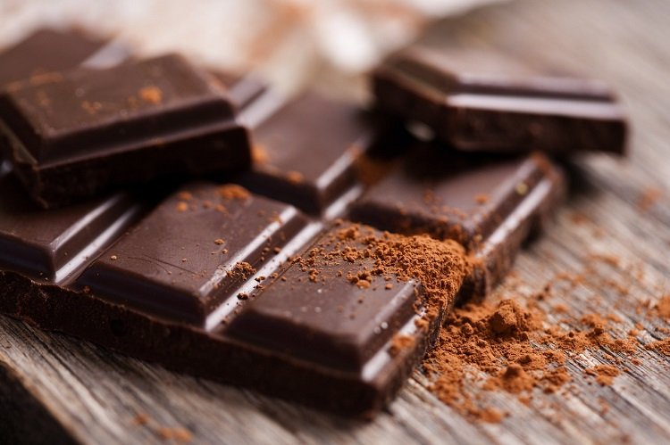 Темный шоколад освободит от бессонницы — Ученые