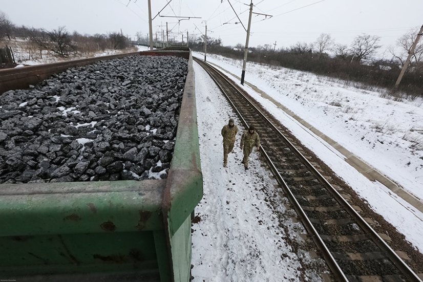 Украинские радикалы перекрыли железную дорогу в Конотопе