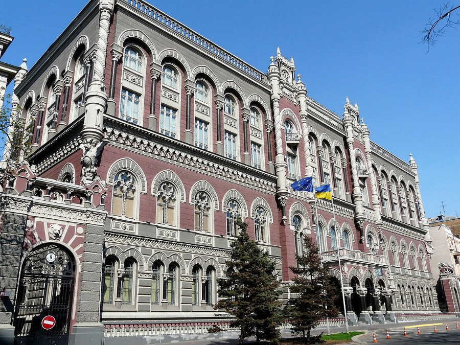 НБУ просит защитить работников «дочек» русских банков от радикалов