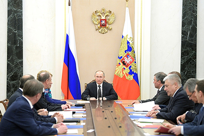Путин обсудил с членами Совбеза урегулирование в Сирии
