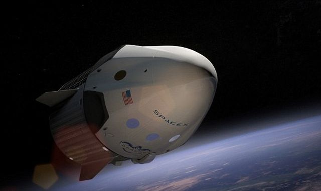 SpaceX планирует устроить в 2018 г. туристический полет вокруг Луны