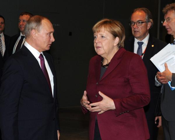 Берлин разъяснил встречу Меркель и В. Путина подготовкой к саммиту G20