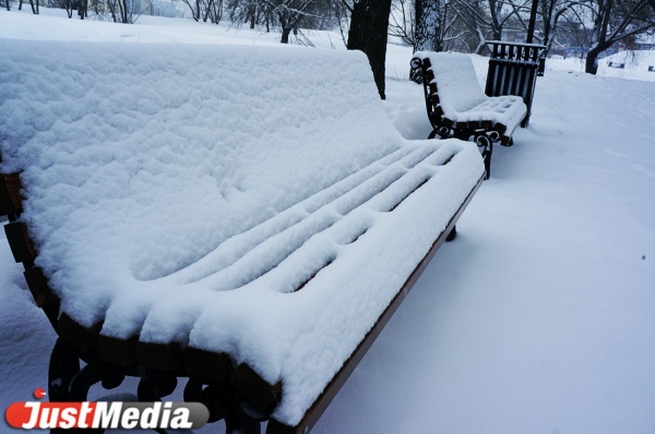 В Свердловскую область идут сильные снегопады. Объявлено экстренное предупреждение