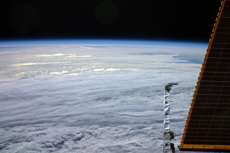 Высоту орбиты МКС увеличили практически на 1 км