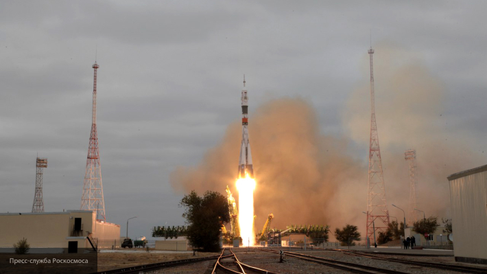 На Байконуре установили ракету для отправки экипажа к МКС