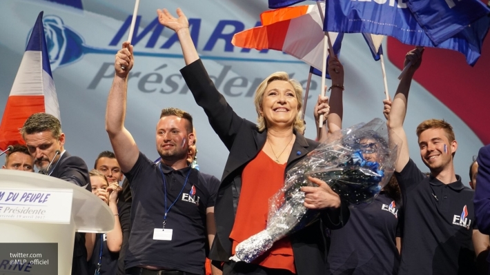 Ле Пен отошла от руководства собственной партии на время выборов