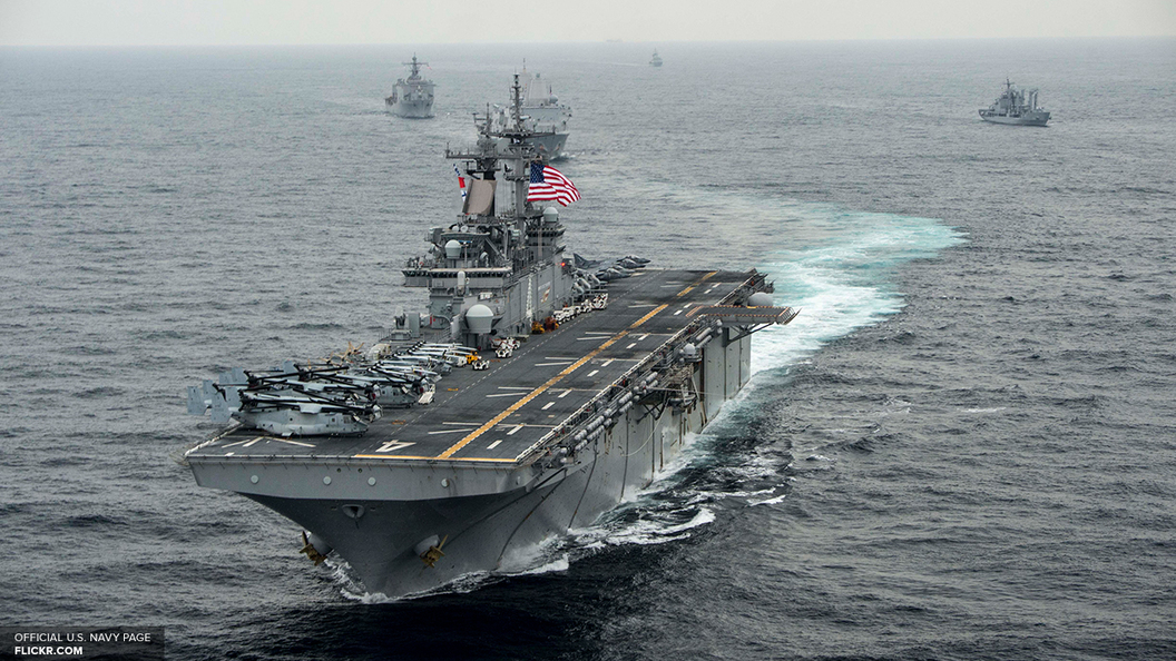 Авианосец США Carl Vinson пробудет у берегов Корейского полуострова еще месяц