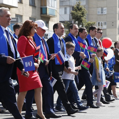 Губернатор Кубани принял участие в первомайской демонстрации