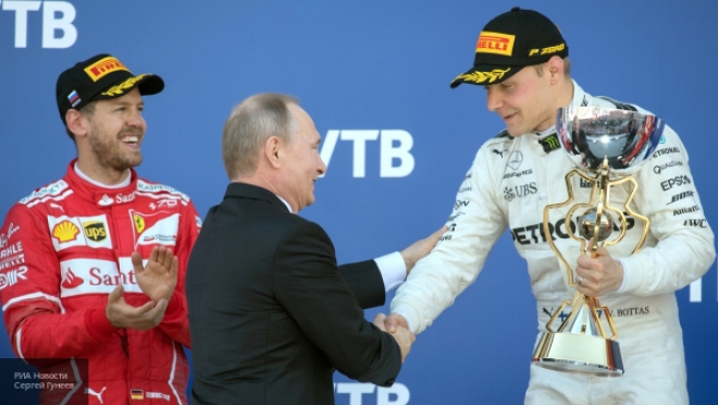 Путин наградил победителя русского этапа автогонок «Формула-1»