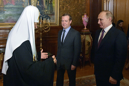 Путин подарил патриарху Кириллу на именины книгу о Николае Угоднике
