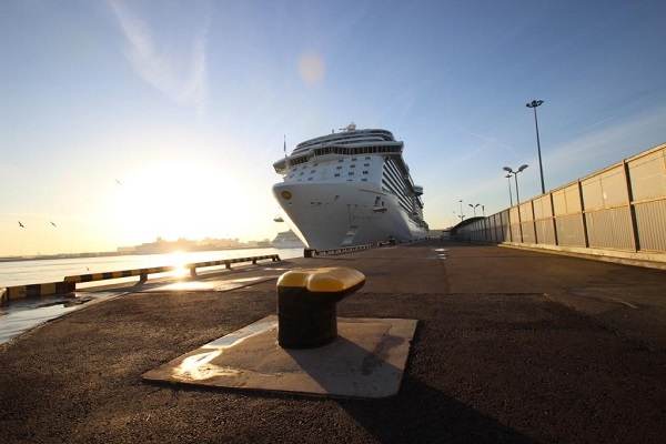 Пассажирский порт Петербурга принял судно с 3-миллионным туристом на борту