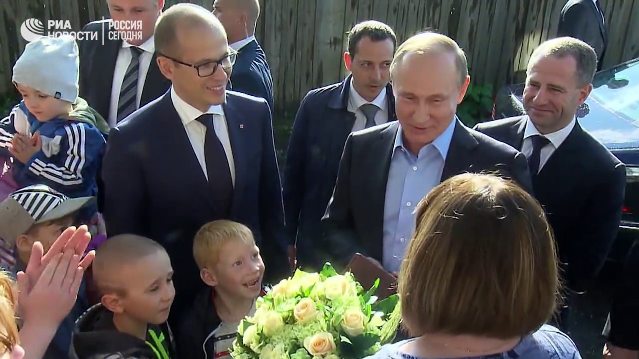 Владимир Путин посетил в Ижевске жительницу аварийного дома