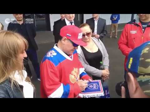 Легендарный аргентинский футболист Диего Марадона посетил «Хоккейный город СКА» в Санкт-Петербурге