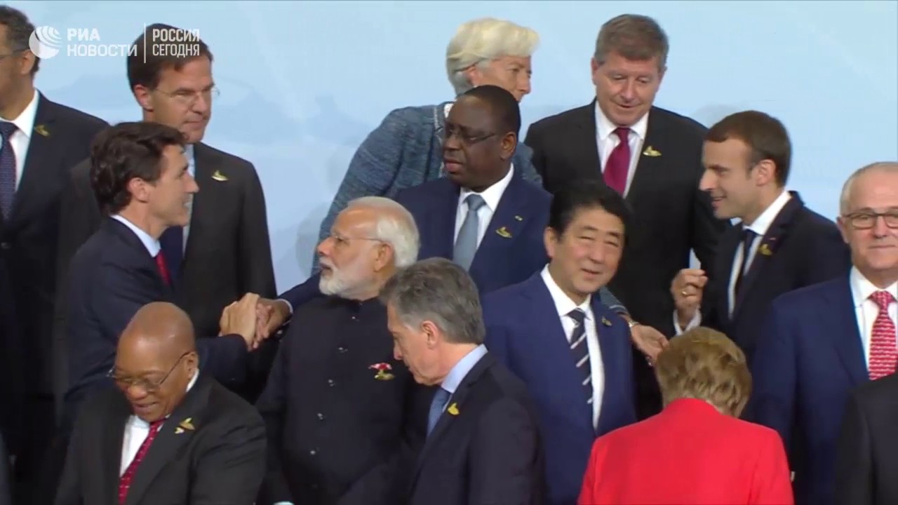 Лидеры G20 сделали первое совместное фото