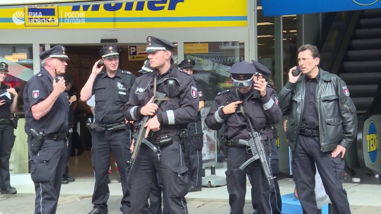 Мужчина с ножом напал на посетителей супермаркета в Гамбурге