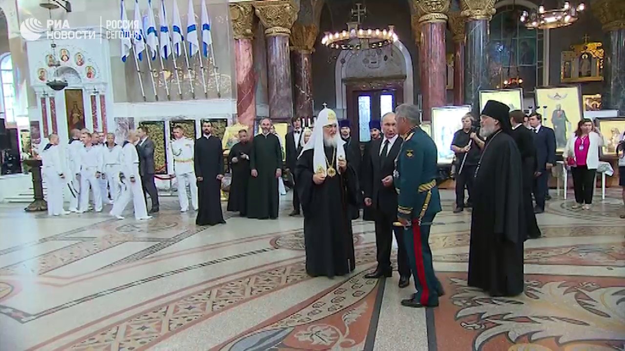 Владимир Путин посетил Никольский собор Кронштадта